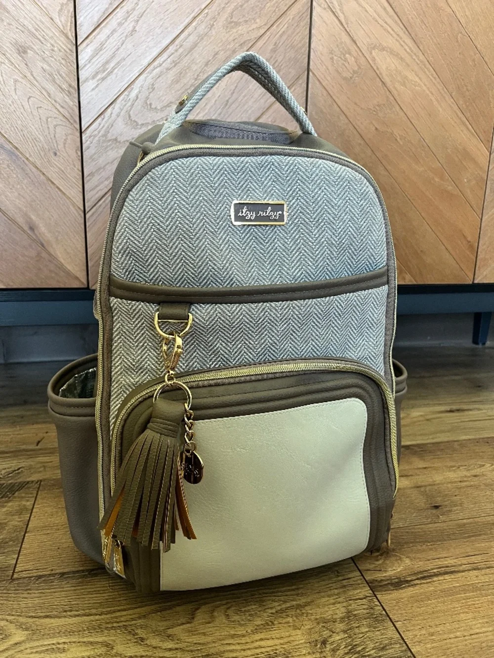ITZY RITZY Boss Plus™ Large Diaper Bag Backpack in Vanilla Latte